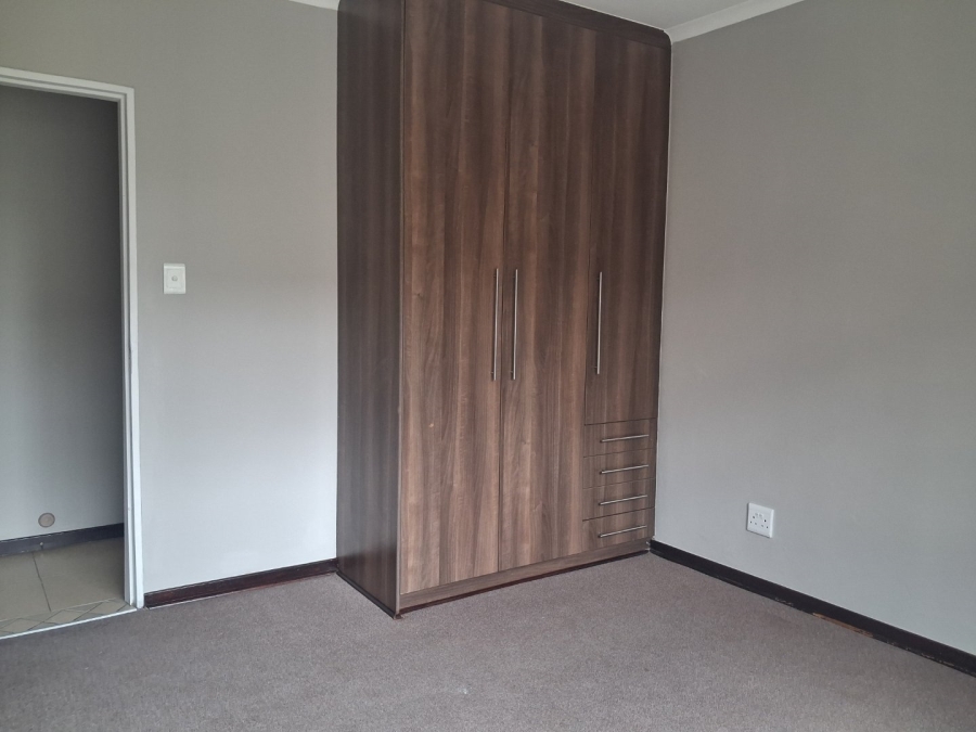 To Let 3 Bedroom Property for Rent in Hillside Free State